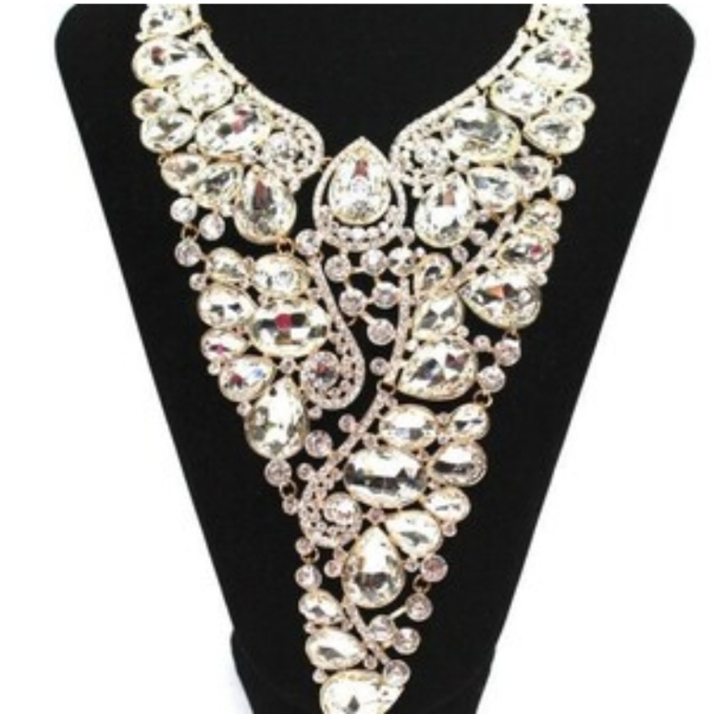 STATEMENT Large Rhinestone V Necklace and Earrings Set - Picture 1 of 2